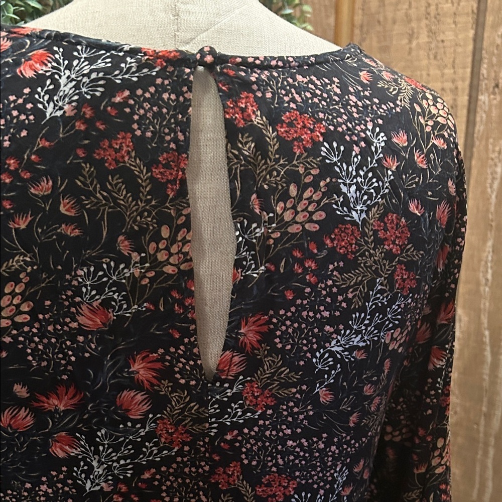 UMGEE Floral V-Neck Long Tunic Sleeve Top - Picture 4 of 4